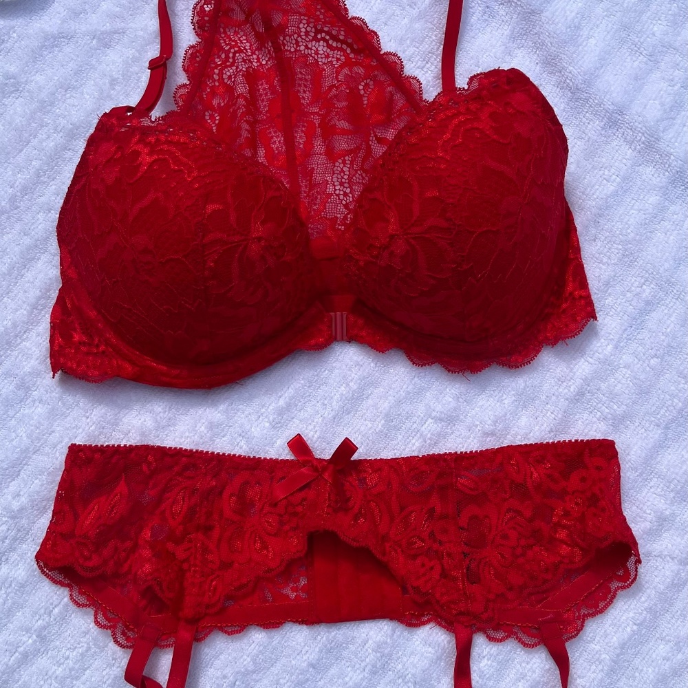 Matching Set Hot Red 36B Bra and OS Garter Belt